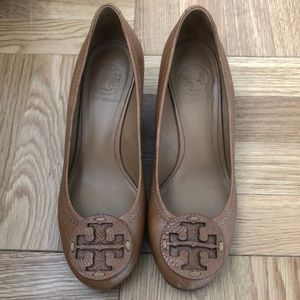 Tory Burch brown leather logo wedges size 5